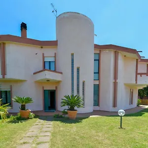 Pensión Giuliana, Su Forti